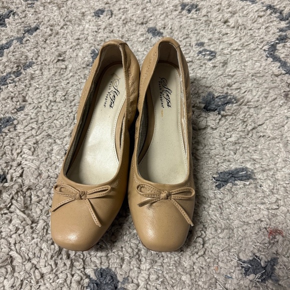 Vintage Hush Puppies Steps Tan Leather Block Heel Ballet Pumps Size 8 - Picture 2 of 8